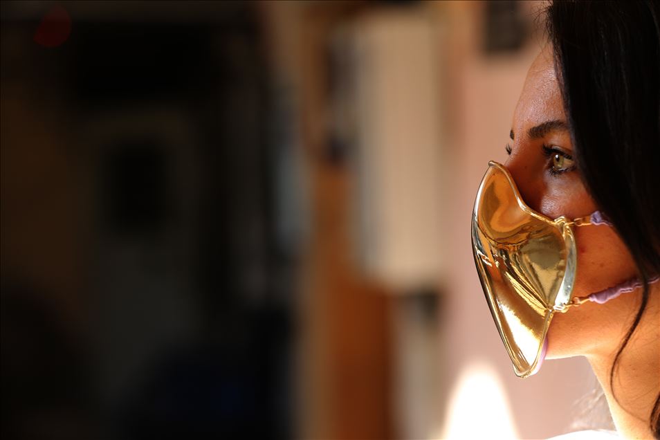 Face masks made of gold and silver for sale in Istanbul