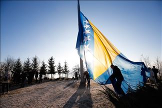 Podizanjem zastave na Humu počelo obilježavanje Dana državnosti BiH