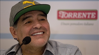 Arjantinli efsane futbolcu Diego Armando Maradona 60 yaşında hayatını kaybetti