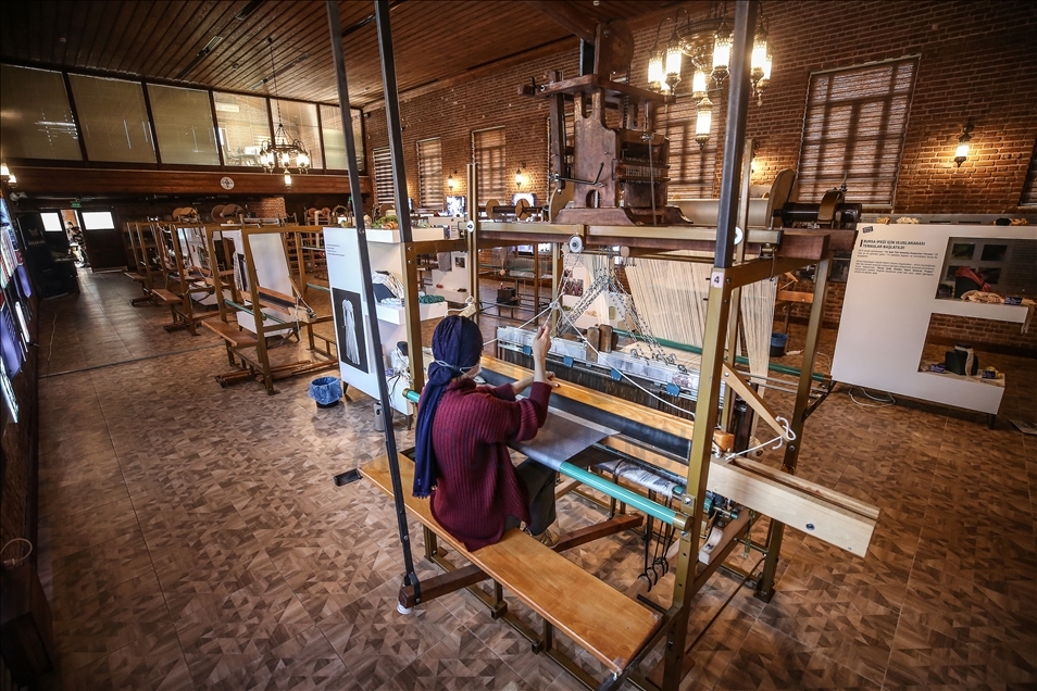 Ottoman fabrics come to life with "Jacquard Weaving Machine" in Bursa