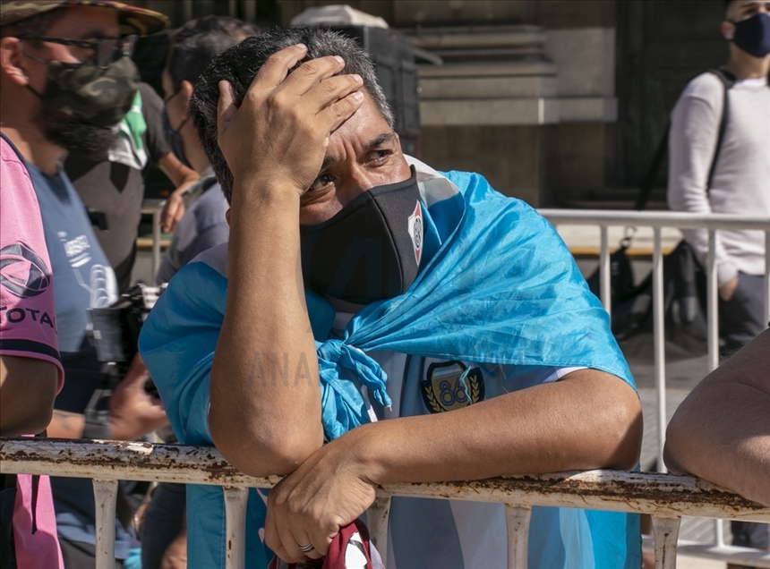 Arjantin Maradona'ya veda ediyor