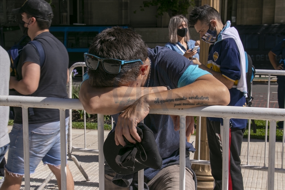 Arjantin Maradona'ya veda ediyor
