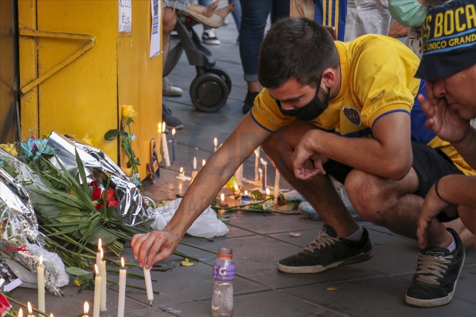 Populli argjentinas i pikëlluar dhe në zi nga vdekja e Maradonës
