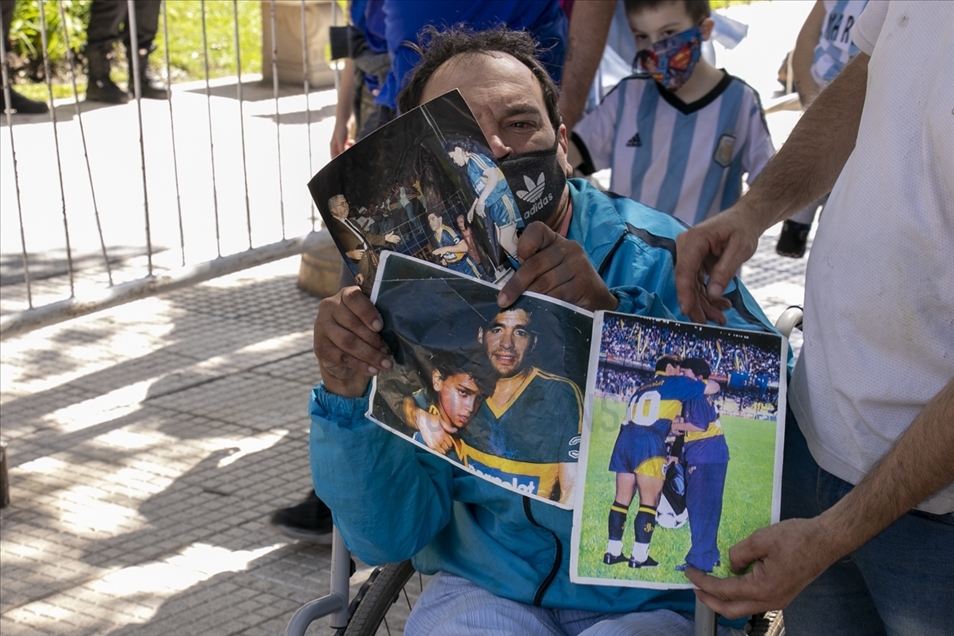 Arjantin Maradona'ya veda ediyor