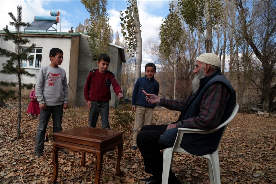 Kalikê Hecî Bekir yê 110 salî bi tenduristiya xwe va balê dikşîne