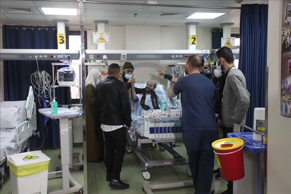 الأخرس عقب الإفراج عنه: إرادتنا انتصرت على الاحتلال