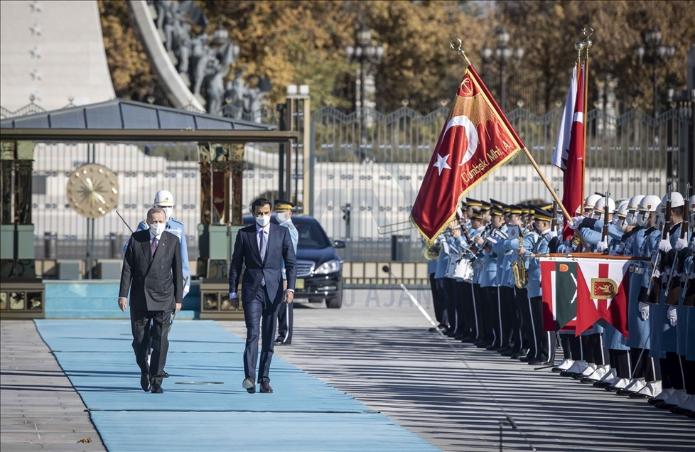 وسط مراسم رسمية.. الرئيس أردوغان يستقبل أمير قطر