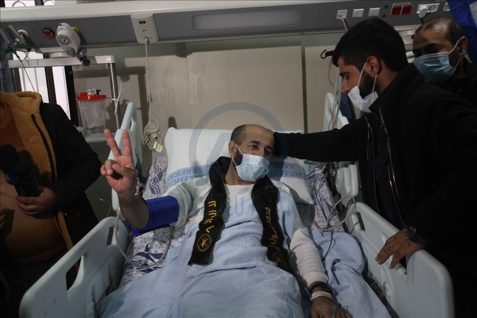 الأخرس عقب الإفراج عنه: إرادتنا انتصرت على الاحتلال