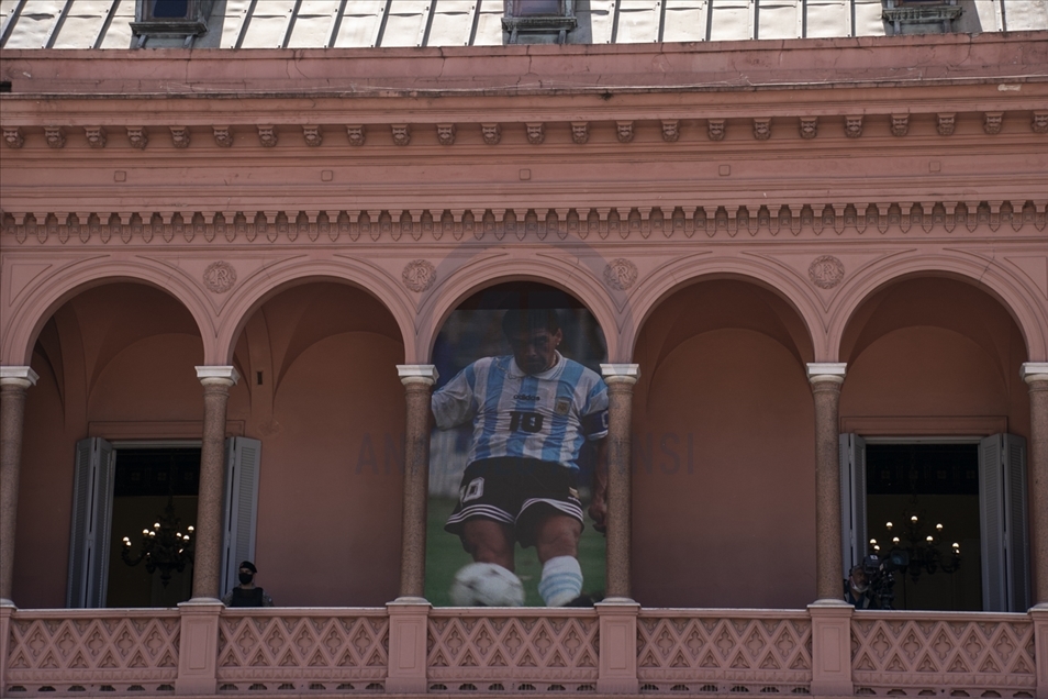 Arjantin Maradona'ya veda ediyor