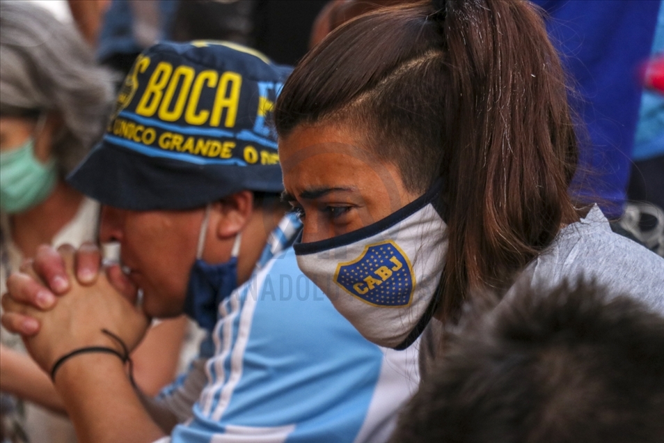 Populli argjentinas i pikëlluar dhe në zi nga vdekja e Maradonës