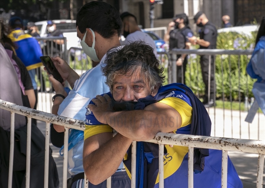 Arjantin Maradona'ya veda ediyor