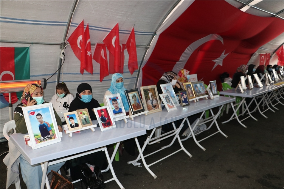 Dayikên Diyarbekirê ji bo ku bigihêjin zarokên xwe biryardar in ku nobetê bidomînin