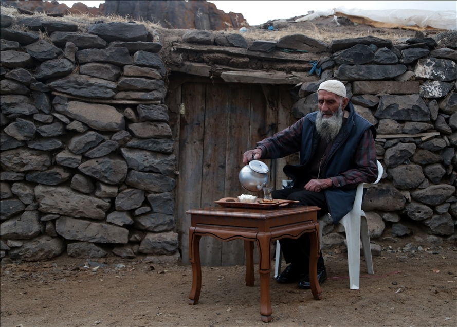 Kalikê Hecî Bekir yê 110 salî bi tenduristiya xwe va balê dikşîne