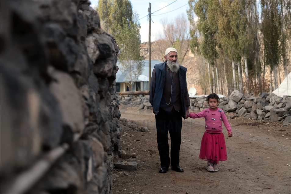 Kalikê Hecî Bekir yê 110 salî bi tenduristiya xwe va balê dikşîne