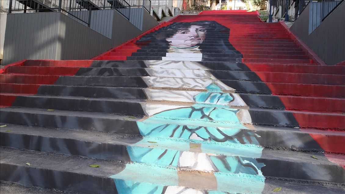 Beyoğlu'nda "Mimozalı Kadın" eserinin resmedildiği merdiven kullanıma açıldı
