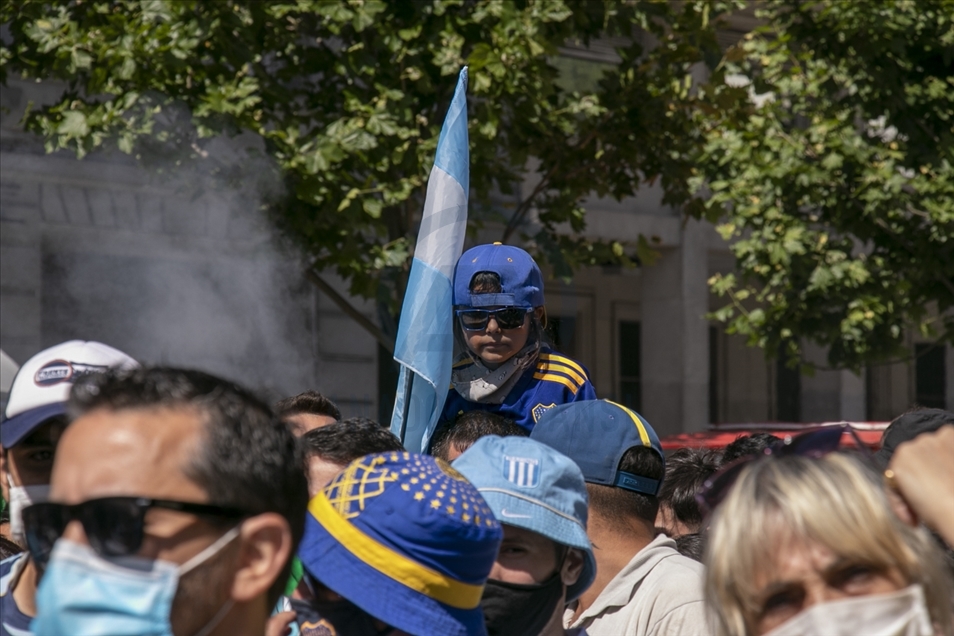 Arjantin Maradona'ya veda ediyor