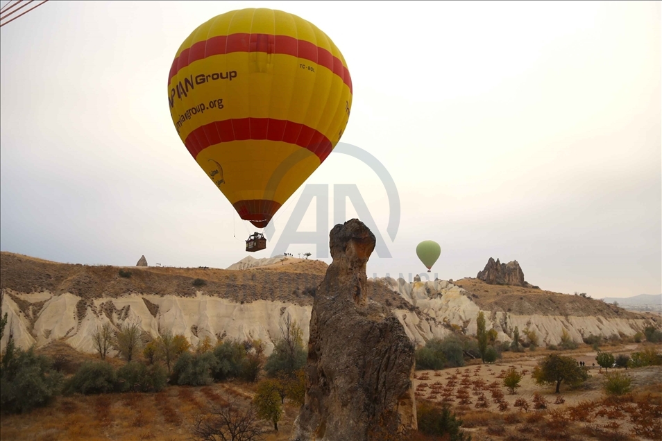 كبادوكيا.. إطلالة جويّة على مناظر الخريف عبر المناطيد