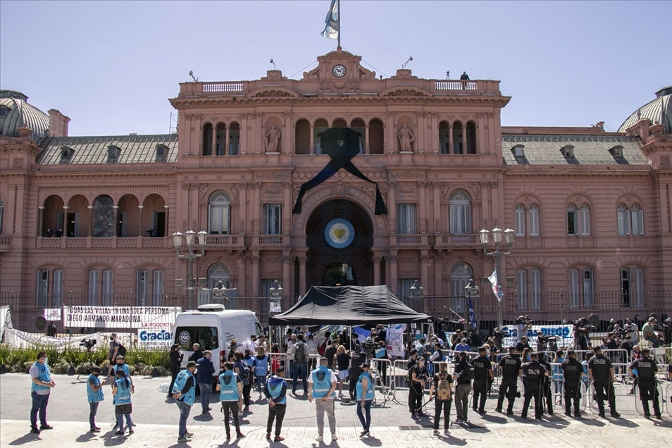 وداع مردم آرژانتین با مارادونا در کاخ ریاست جمهوری