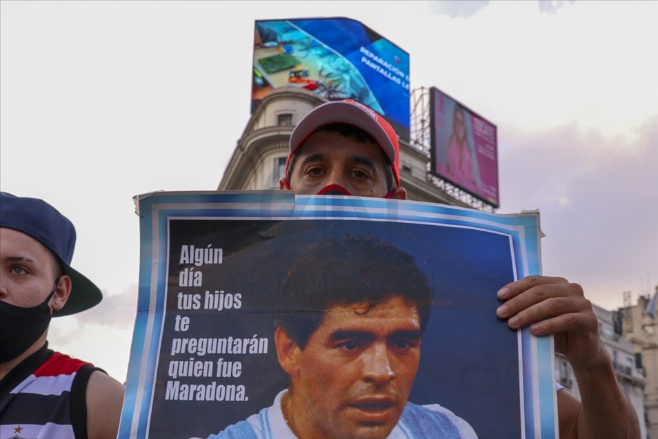 Populli argjentinas i pikëlluar dhe në zi nga vdekja e Maradonës