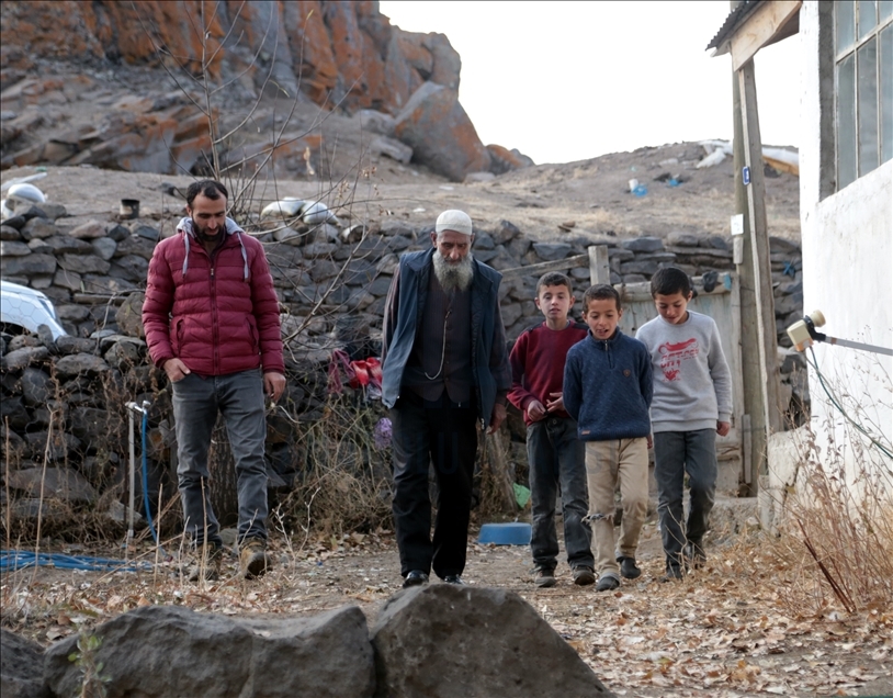 Kalikê Hecî Bekir yê 110 salî bi tenduristiya xwe va balê dikşîne