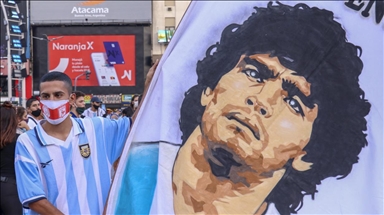 Populli argjentinas i pikëlluar dhe në zi nga vdekja e Maradonës