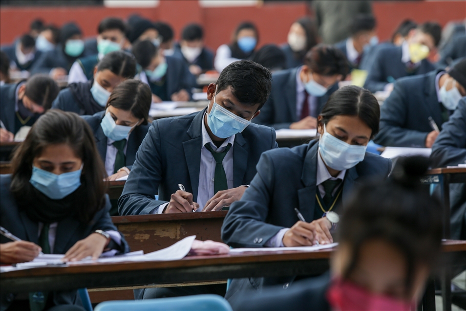 Nepal'de Kovid-19 önlemleri altında sınav yapıldı
