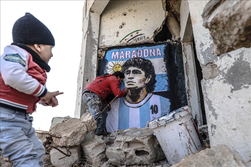 Syrian artist draws portrait of Maradona in Idlib