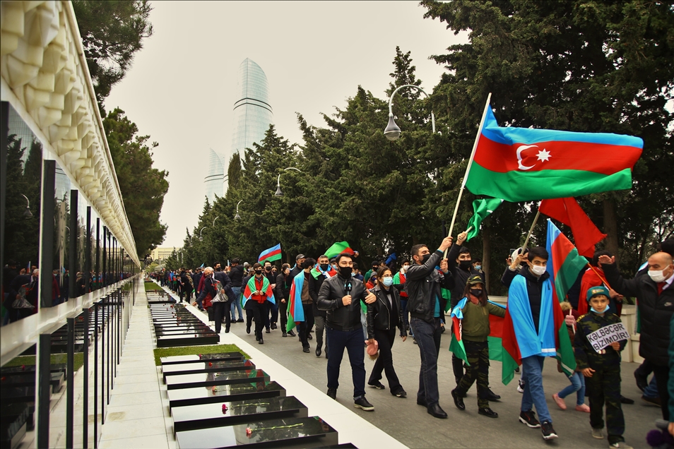 Azerbaycanlılar, Kelbecer'in işgalden kurtuluşunu kutluyor 