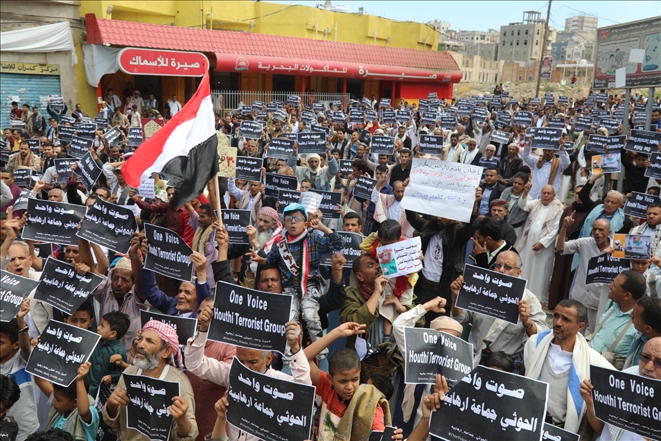 Yemen'de yüzlerce kişi Husilerin "terör örgütü" kabul edilmesi talebiyle gösteri düzenledi