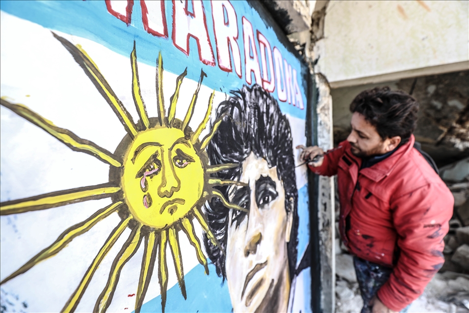 Syrian artist draws portrait of Maradona in Idlib