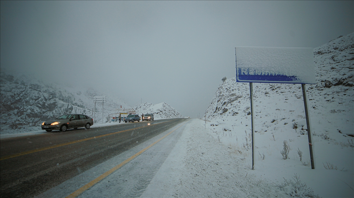 
Antalya'nın Akseki ilçesi karla beyaza büründü