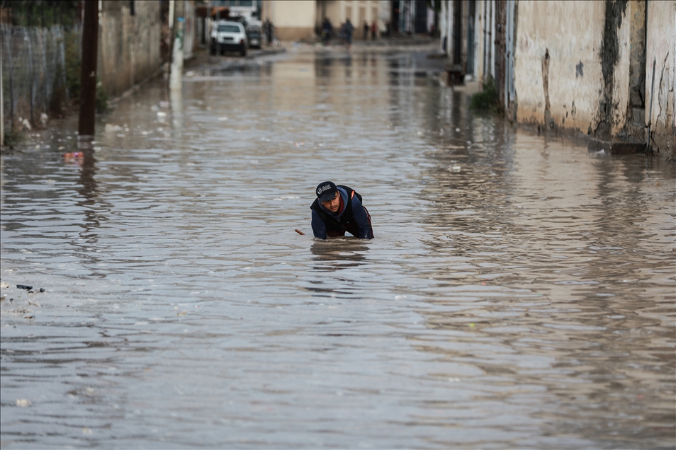 Gazze'de şiddetli yağış su baskınlarına neden oldu