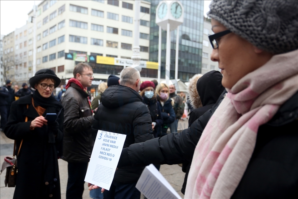 Zagreb: Stotinjak građana prosvjedovalo protiv epidemioloških mjera 
