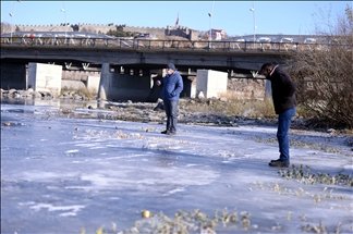 Rûyê Çemê Kurayê cemed girt