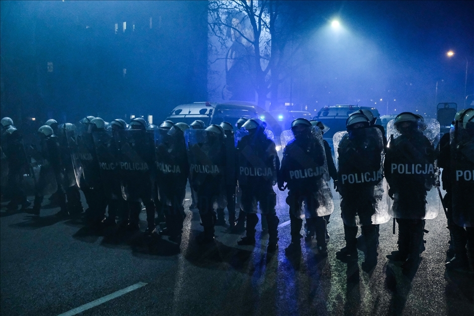 Protestas a favor del aborto continúan en Polonia