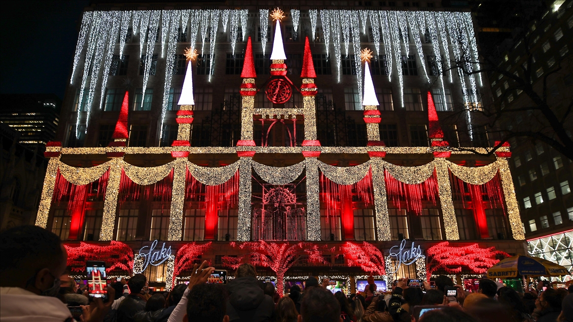 New York Noel öncesi renklendi