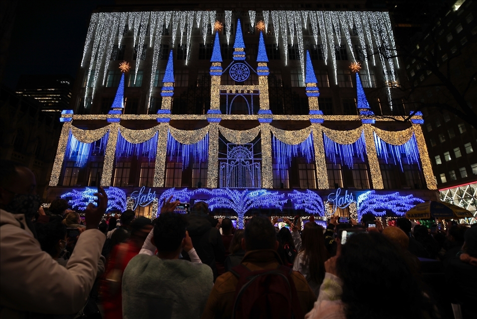 New York Noel öncesi renklendi