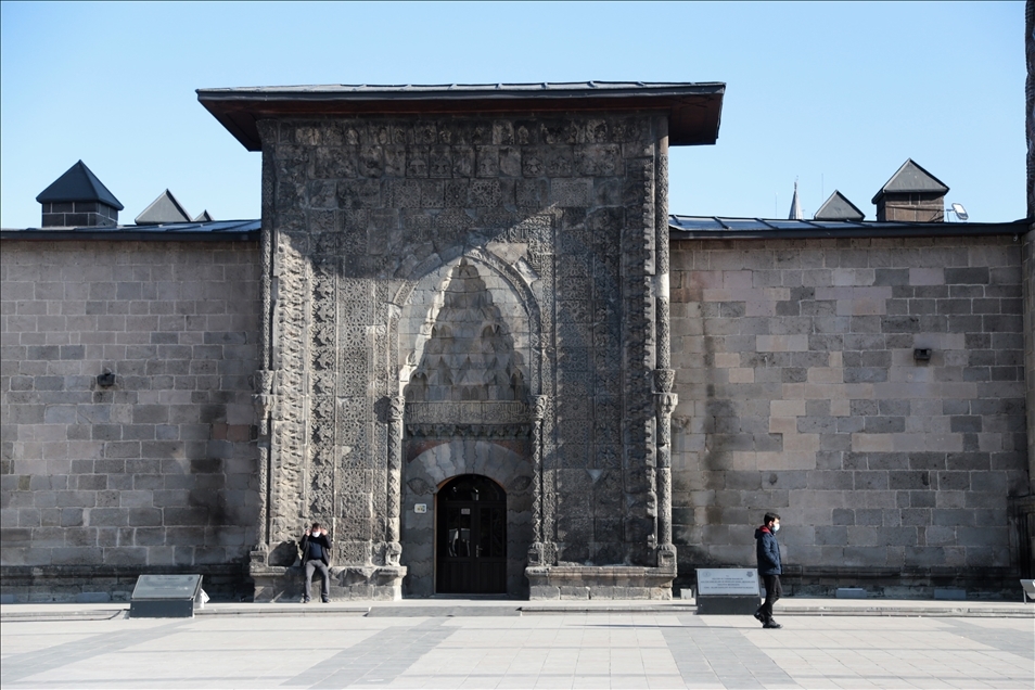 Li Rojhilatê Anadoluyê bi kutabûna qedexeya derketina derva ra çûyîn û hatinê dest pê kir