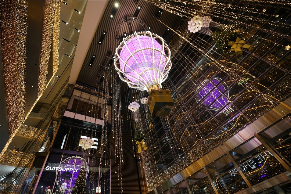 New York Noel öncesi renklendi