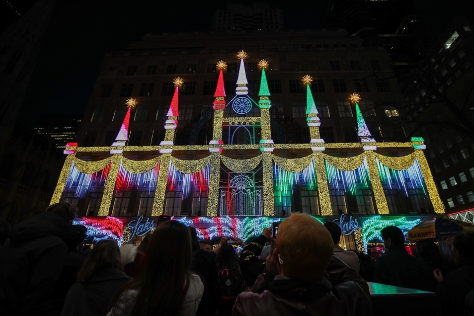 New York Noel öncesi renklendi