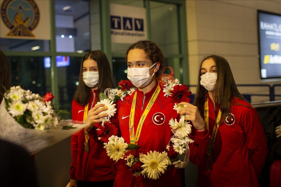 Avrupa şampiyonu Ritmik Cimnastik Grup Milli Takımı yurda döndü