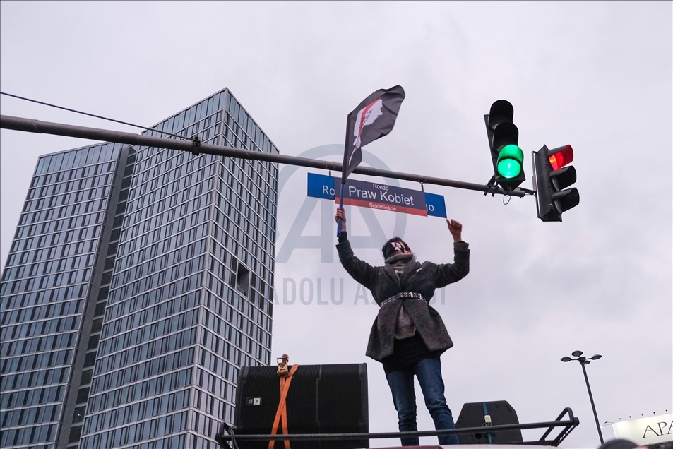 Protestas a favor del aborto continúan en Polonia
