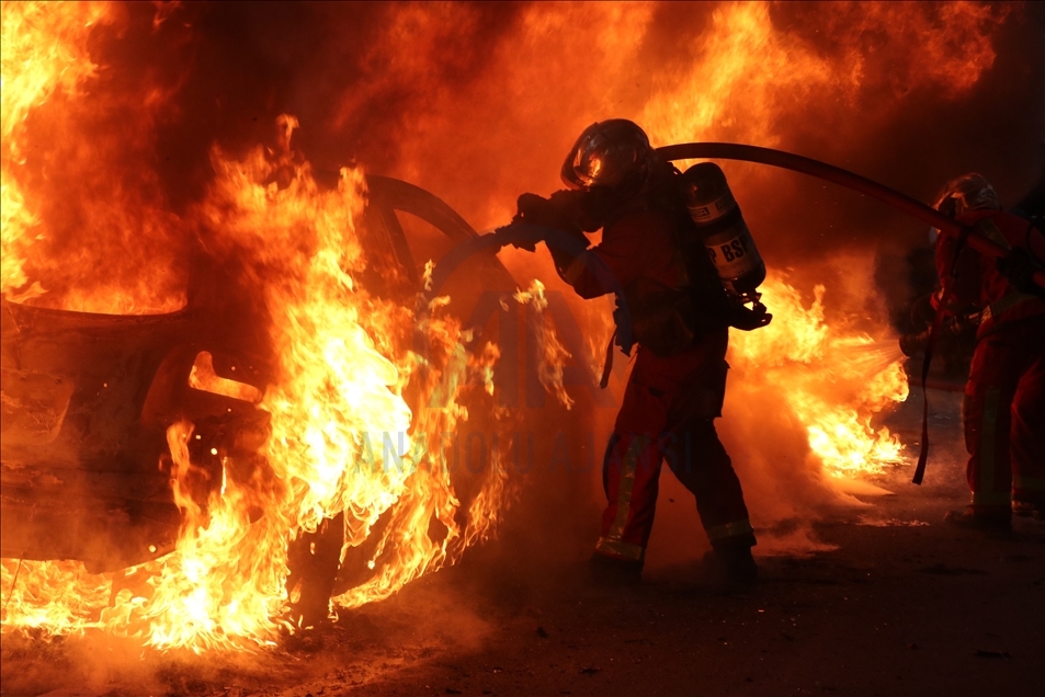 Fransa'da güvenlik yasa tasarısı ve polis şiddetinin protesto edildiği gösterilerde olaylar çıktı