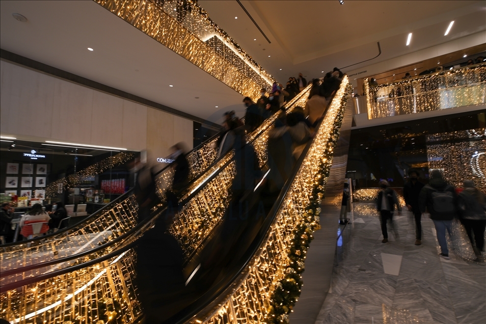 New York Noel öncesi renklendi