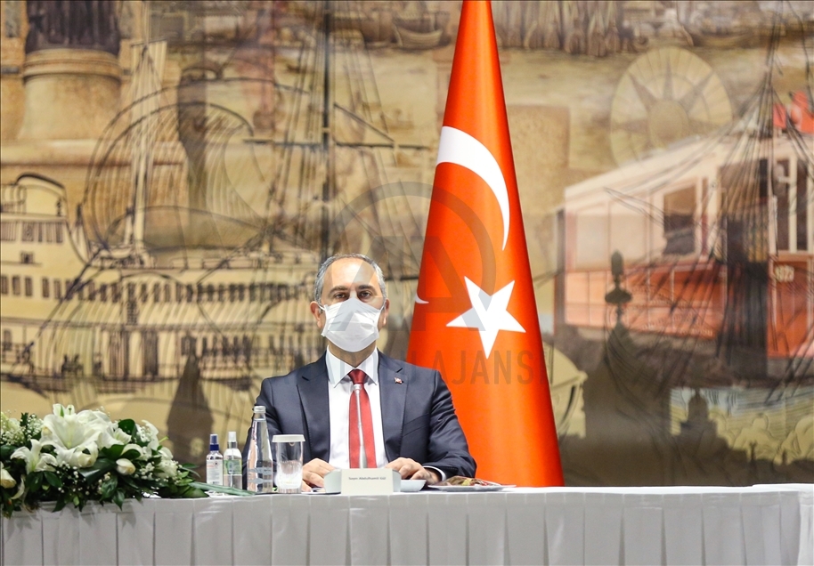 Adalet Bakanı Gül ve Cumhurbaşkanlığı Sözcüsü Kalın, azınlık cemaatlerinin temsilcileriyle buluştu