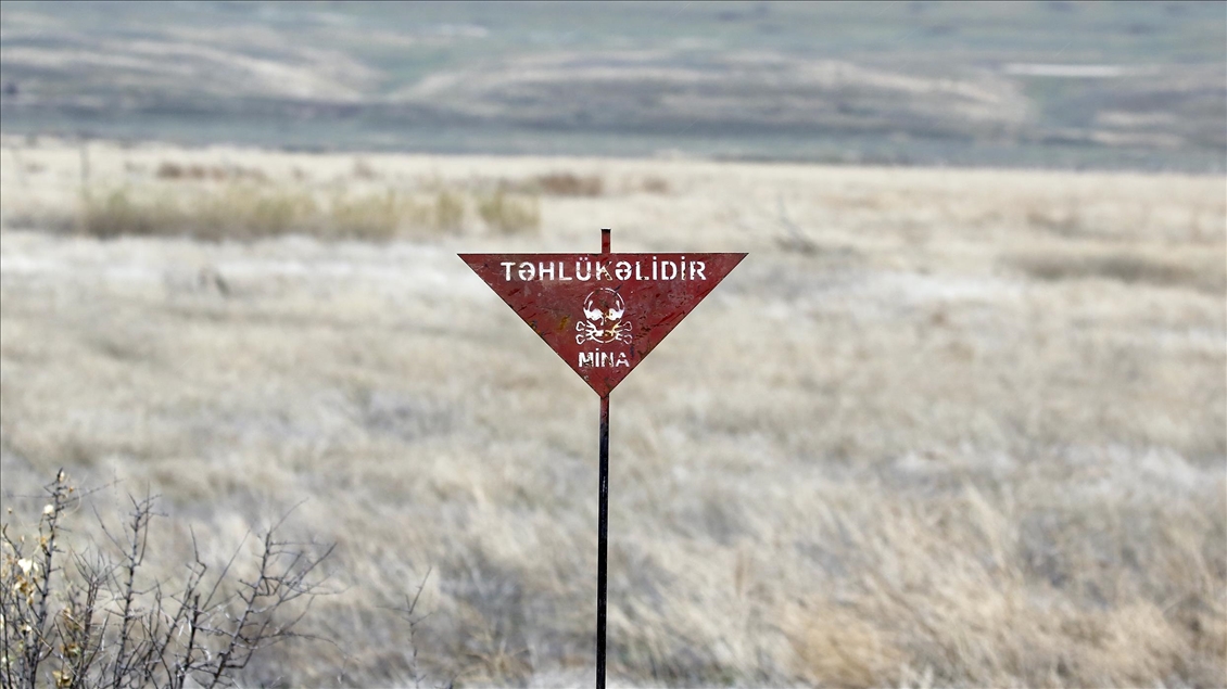 Karabağ'da kurtarılan bölgeler, mayından temizleniyor