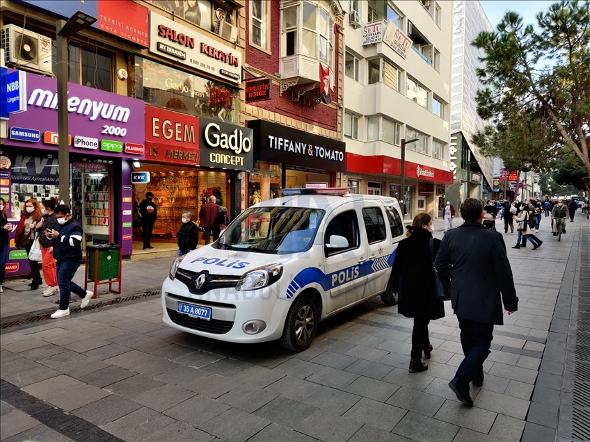 Ege'de sokağa çıkma kısıtlamasının bitmesiyle meydanlar hareketlendi