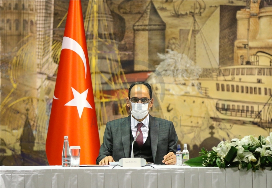 Adalet Bakanı Gül ve Cumhurbaşkanlığı Sözcüsü Kalın (fotoğrafta), azınlık cemaatlerinin temsilcileriyle buluştu