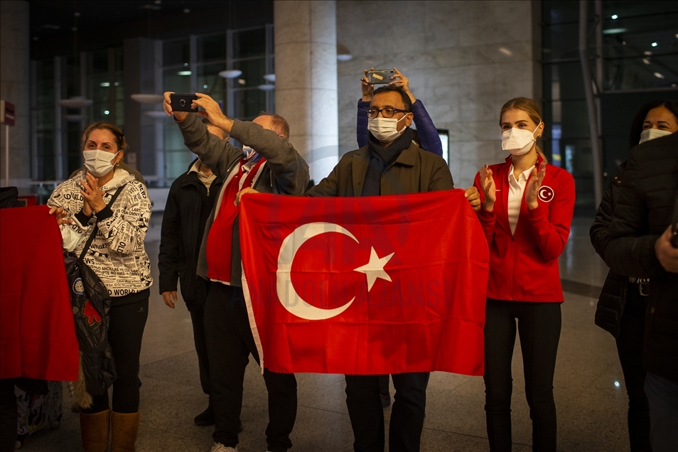 Avrupa şampiyonu Ritmik Cimnastik Grup Milli Takımı yurda döndü