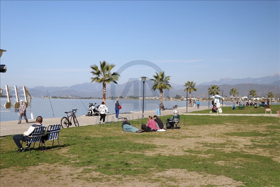 Muğla'nın turistik ilçelerinde sahillerde güneşli hava yoğunluğu